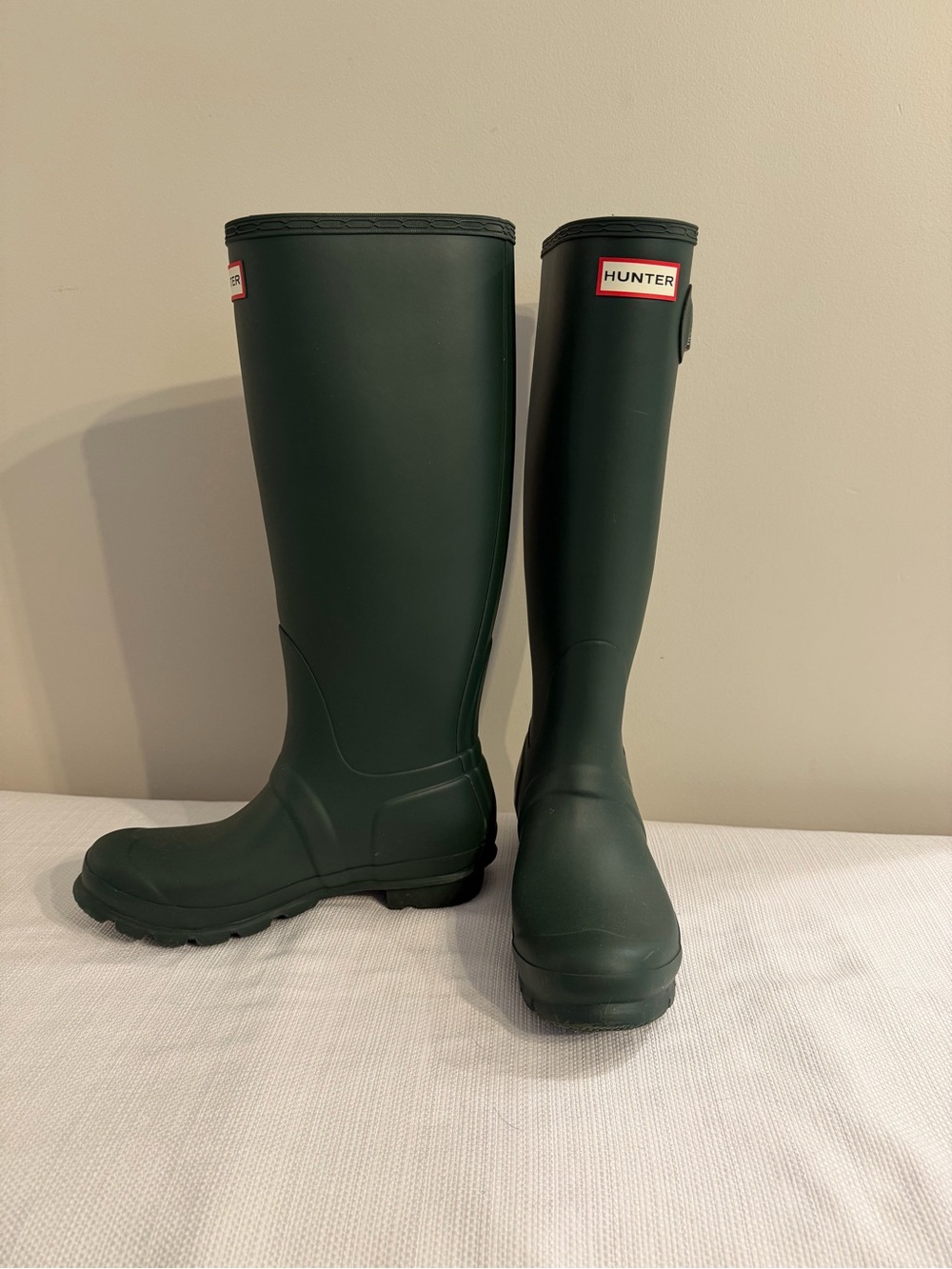 Women’s Hunter Tall Matte Forest Green Rain Boots sz 7 *never worn see pics
